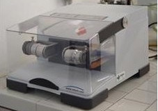 Nucleic acids extractor